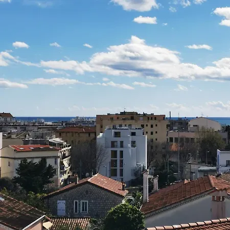 Bright 1-bedroom 'les Alizees' With Air Conditioning And Parking Apartment Juan-les-Pins