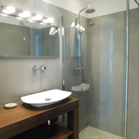 Bright 1-bedroom 'les Alizees' With Air Conditioning And Parking *